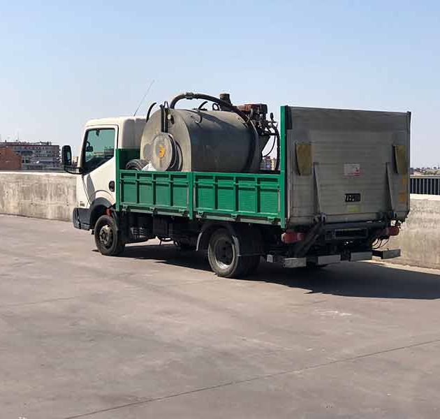 Inolian vehículo con máquina para mantenimiento